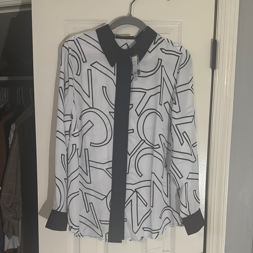 New York & Company Black and White Geometric Blouse
